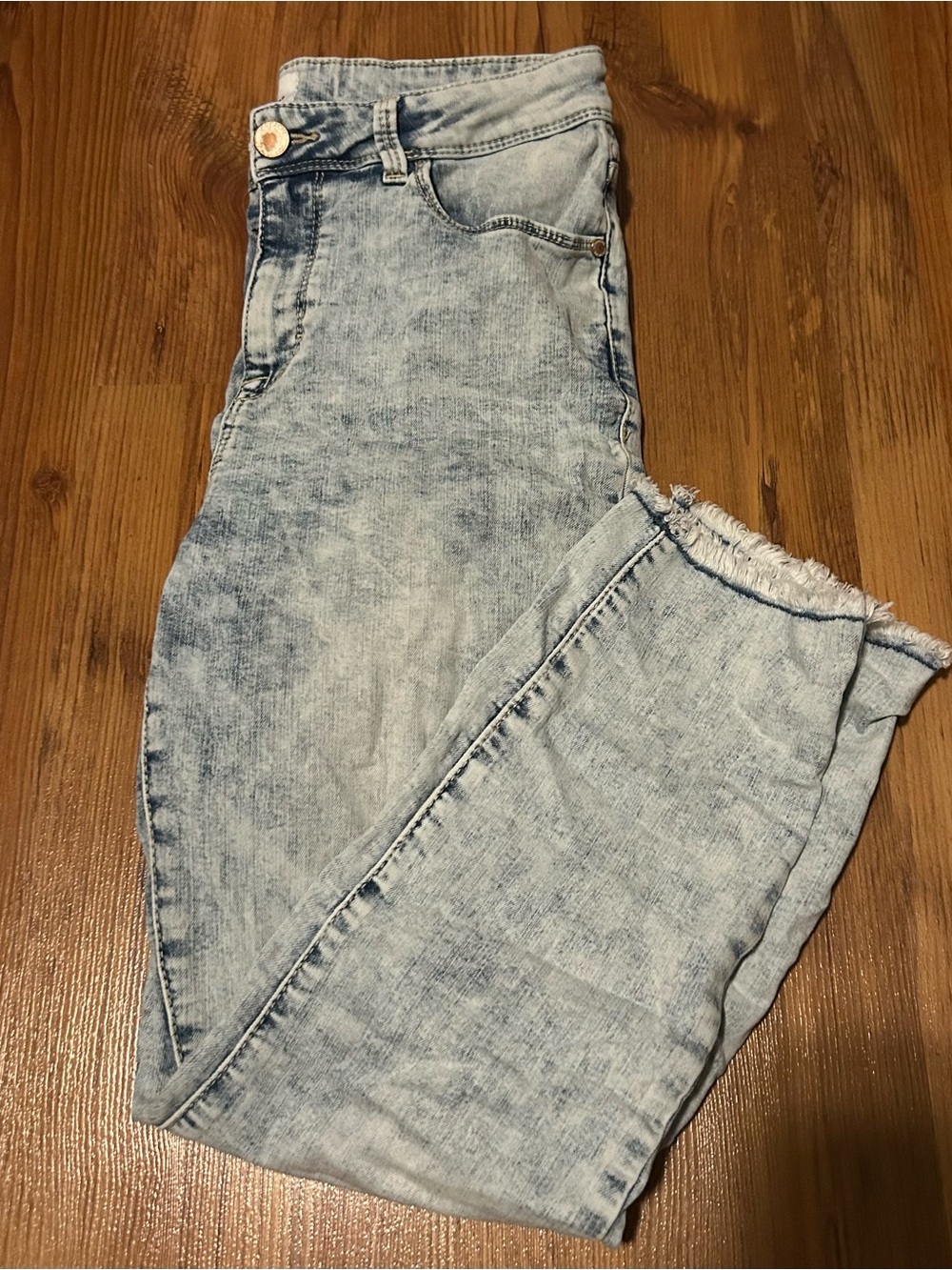 Jordache Light Blue Acid-Wash Jeans with Frayed Hem 👖